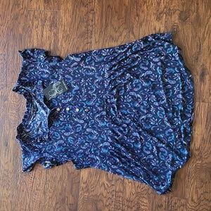 Ava & Grace. Paisley top. Flutter sleeves. Size Small.